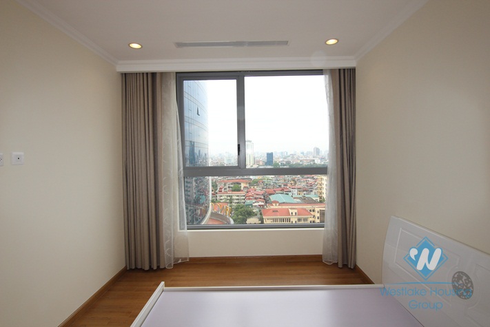 Four bedrooms apartment for rent in Vinhome Nguyen Chi Thanh, Dong Da district, Ha Noi